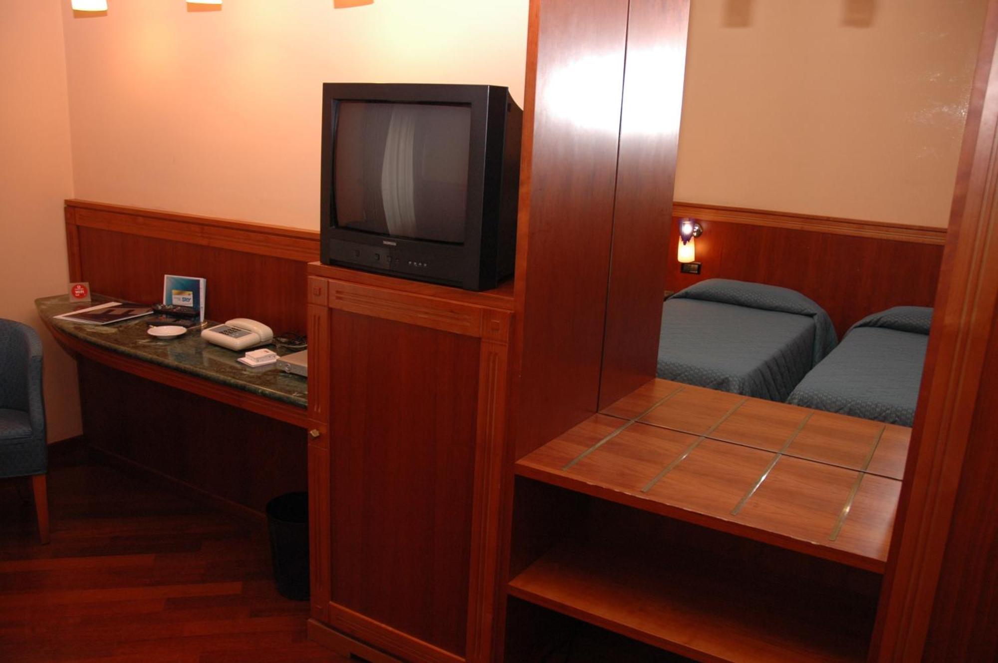Hotel Michelangelo Palace & Spa Terni Habitación foto